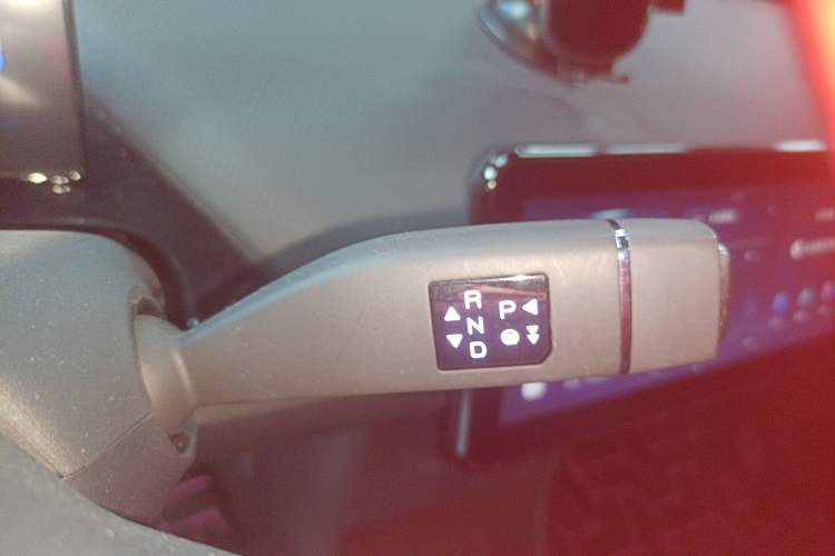 Used Chery New Energy Boundless Pro 2022 301km "WoW" Edition NMC Lithium Battery 30.6 kWh Gear Lever