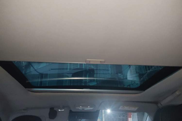 Used Chery New Energy Boundless Pro 2022 301 km Range "Divine Beast" Version Lithium-Ion Battery 30.6 kWh Headliner