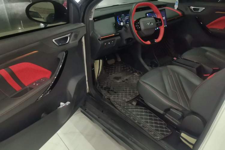 Used Chery New Energy Boundless Pro 2022 301km "Divine Beast" Version with Lithium Iron Phosphate Interior 3
