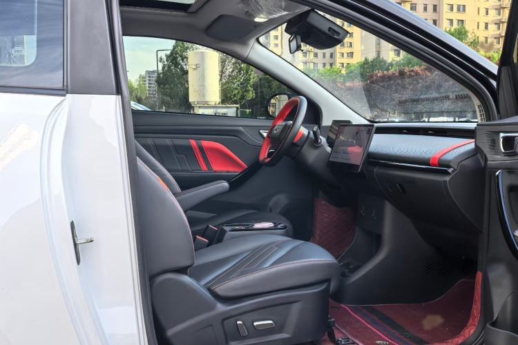 Used Chery New Energy Boundless Pro 2022 301 km Range "Divine Beast" Version Lithium-Ion Battery 30.6 kWh Interior 3