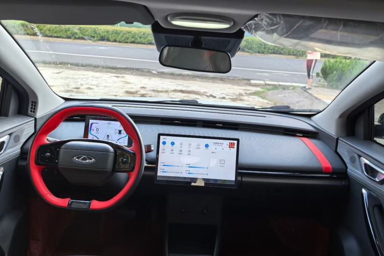 Used Chery New Energy Boundless Pro 2022 301 km Range "Divine Beast" Version Lithium-Ion Battery 30.6 kWh Interior 4