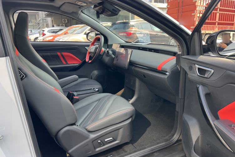 Used Chery New Energy Boundless Pro 2022 301km "Divine Beast" Version with Lithium Iron Phosphate Interior 5