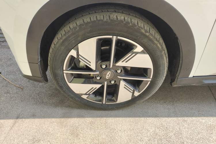 Used Chery New Energy Boundless Pro 2022 301km LingShou Edition Lithium Iron Phosphate Left Front Wheel Hub