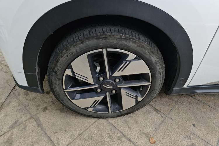 Used Chery New Energy Boundless Pro 2022 301km LingShou Edition Lithium Iron Phosphate Left Front Wheel Hub