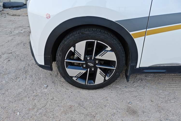 Used Chery New Energy Boundless Pro 2022 301km "Divine Beast" Version with Lithium Iron Phosphate Left Front Wheel Hub