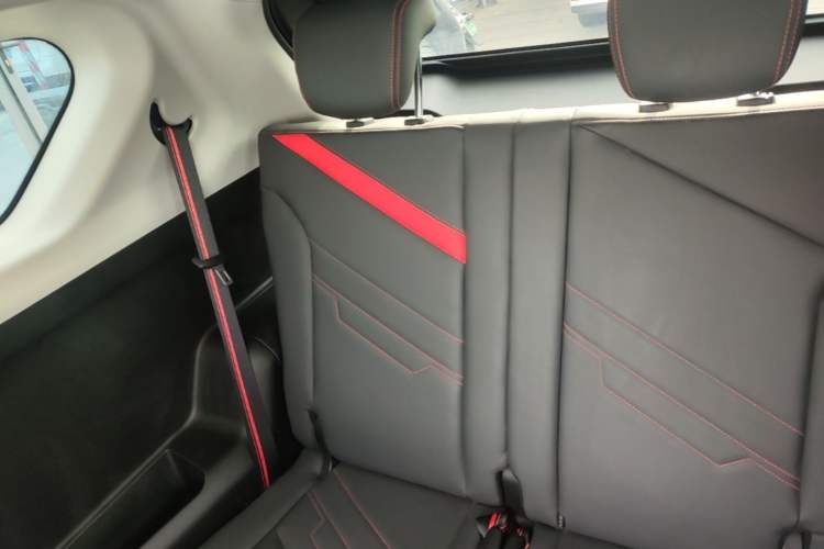 Used Chery New Energy Boundless Pro 2022 301 km Range "Divine Beast" Version Lithium-Ion Battery 30.6 kWh Left Rear Seat