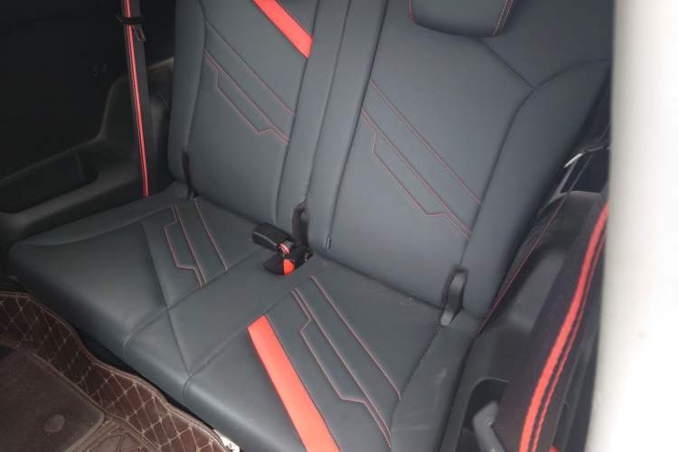Used Chery New Energy Boundless Pro 2022 301km LingShou Edition NMC Lithium-ion Left Rear Seat