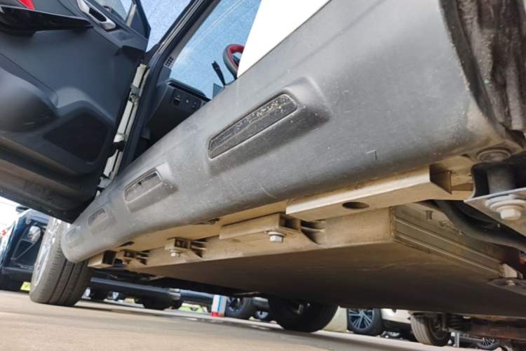 Used Chery New Energy Boundless Pro 2022 301km LingShou Edition Lithium Iron Phosphate Left Side Sill