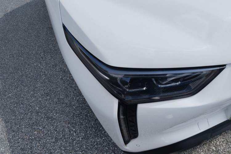 Used Chery New Energy Boundless Pro 2022 301km LingShou Edition Lithium Iron Phosphate Right Front Headlight
