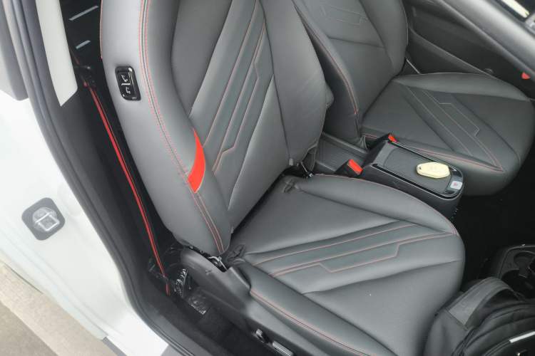 Used Chery New Energy Boundless Pro 2022 301km "Divine Beast" Version with Lithium Iron Phosphate Right Front Seat