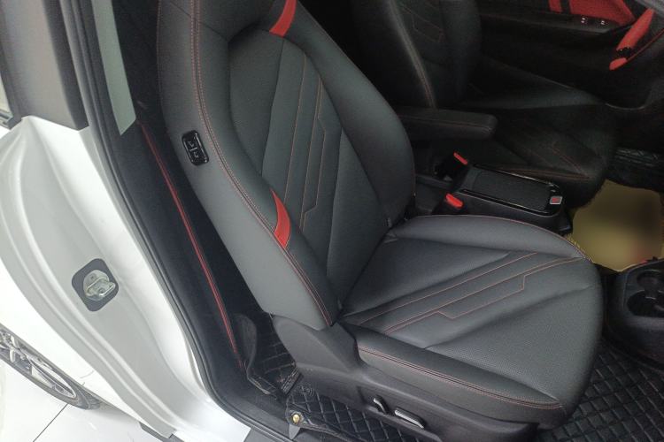Used Chery New Energy Boundless Pro 2022 301km "WoW" Edition NMC Lithium Battery 30.6 kWh Right Front Seat