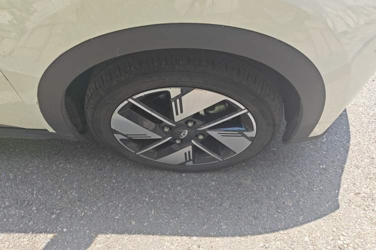 Used Chery New Energy Boundless Pro 2022 301km LingShou Edition Lithium Iron Phosphate Right Front Wheel Hub