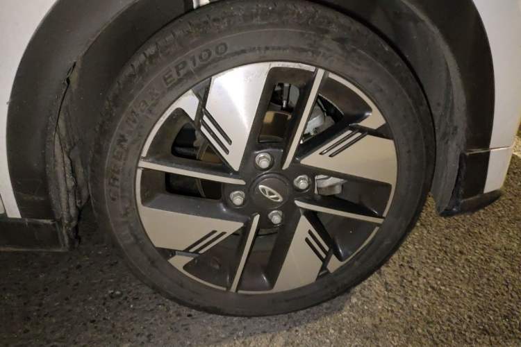 Used Chery New Energy Boundless Pro 2022 301km LingShou Edition Lithium Iron Phosphate Right Front Wheel Hub