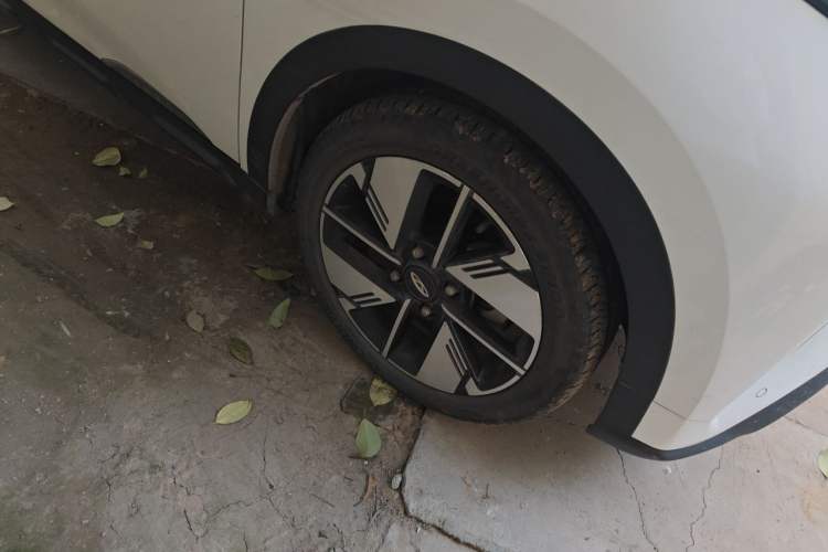 Used Chery New Energy Boundless Pro 2022 301km LingShou Edition NMC Lithium-ion Right Front Wheel Hub