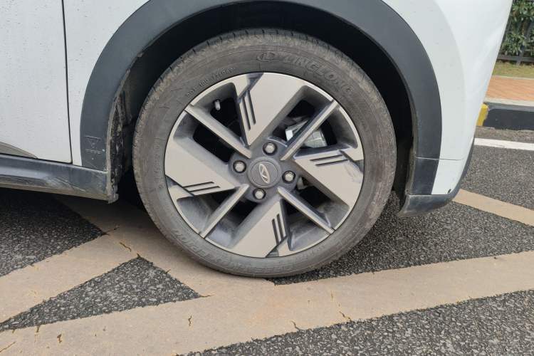 Used Chery New Energy Boundless Pro 2022 301km "WoW" Edition NMC Lithium Battery 30.6 kWh Right Front Wheel Hub
