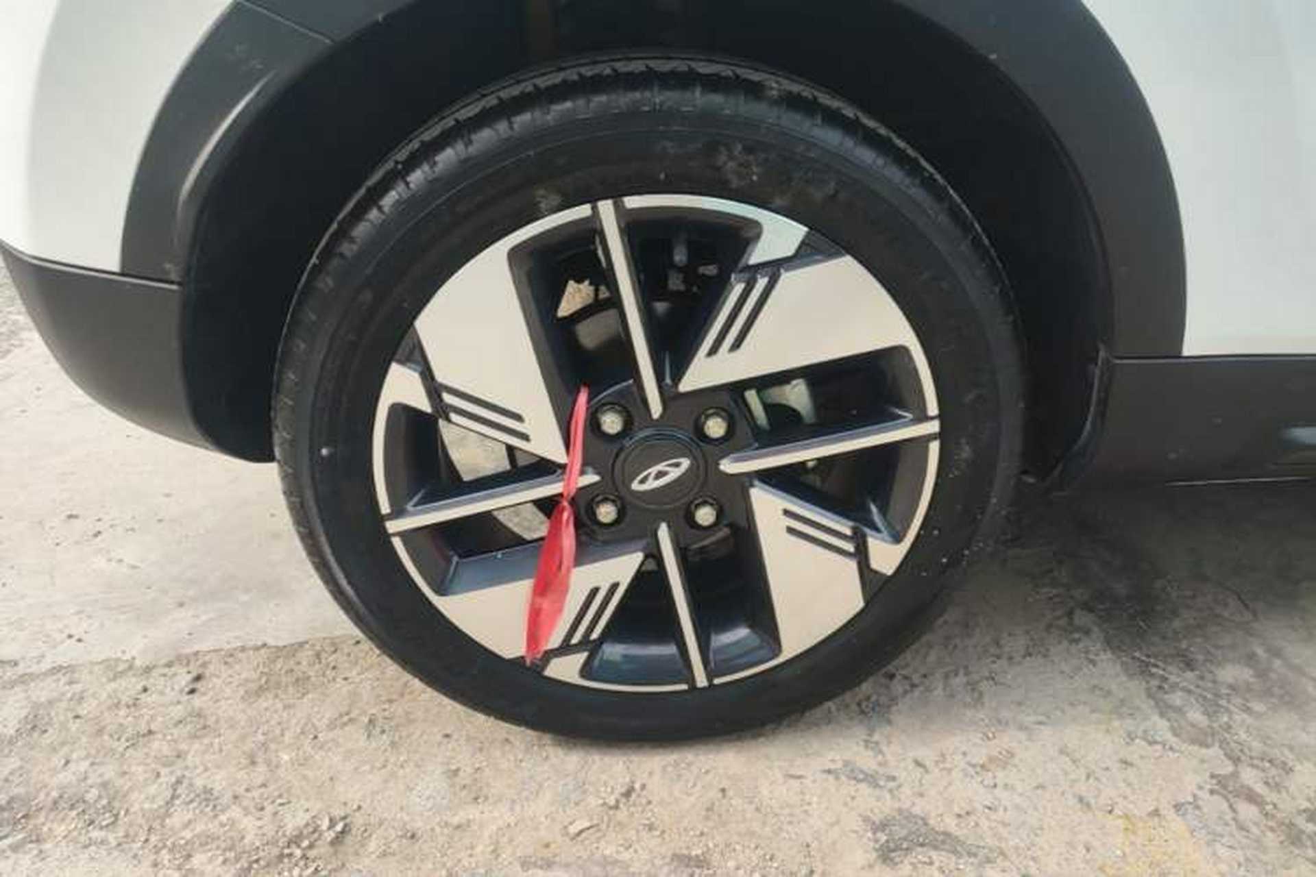 Used Chery New Energy Boundless Pro 2022 301 km Range "Divine Beast" Version Lithium-Ion Battery 30.6 kWh Right Rear Wheel Hub