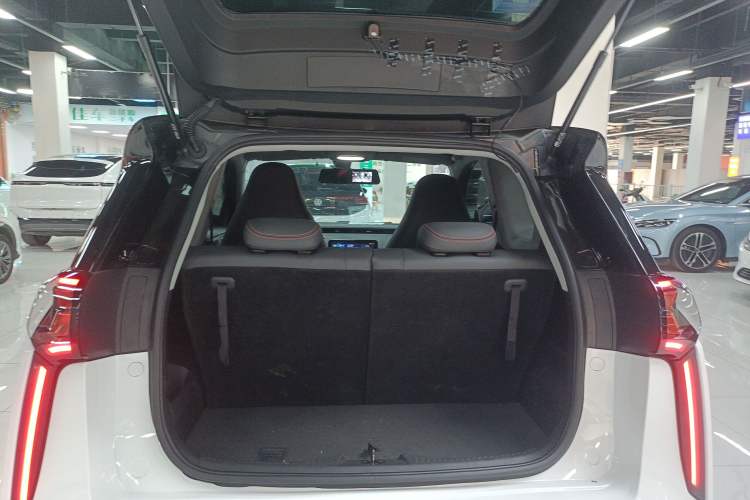 Used Chery New Energy Boundless Pro 2022 301km "WoW" Edition NMC Lithium Battery 30.6 kWh Trunk