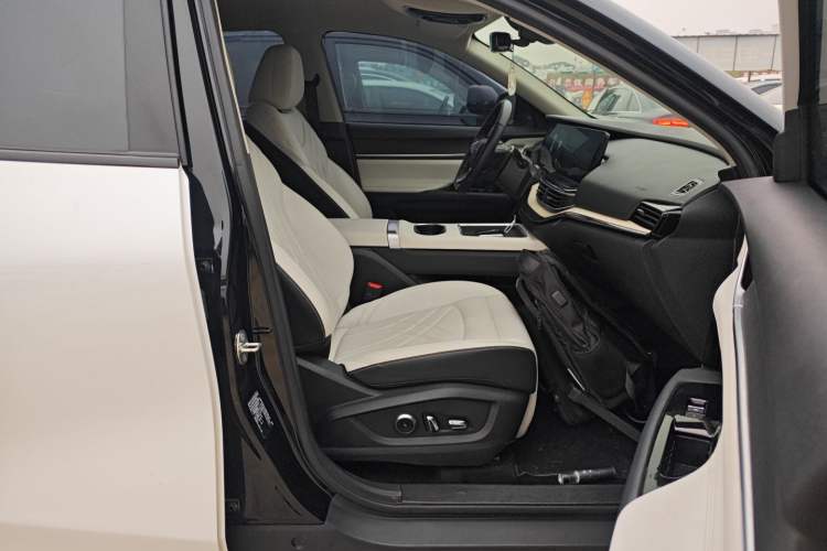 Used Chery New Energy eQ7 2023 512km Pro Right Front Seat