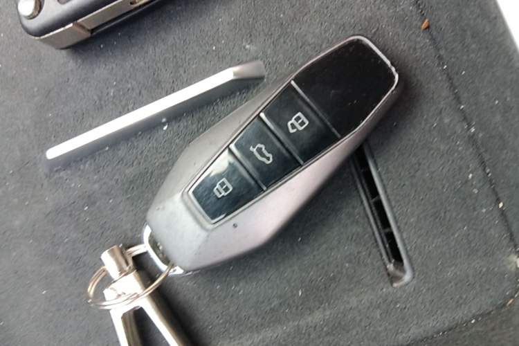 Used Chery New Energy eQ7 2023 512km Air Vehicle Key