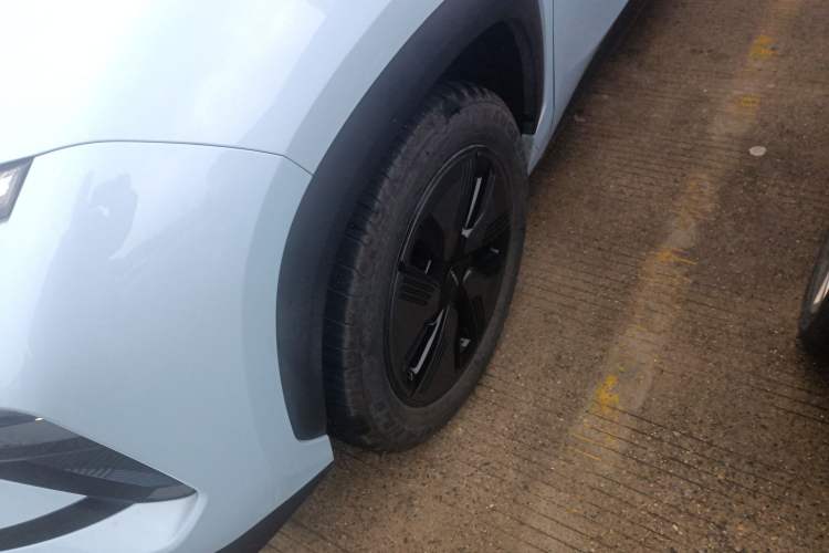 Used Chery New Energy eQ7 2023 512km Pro Left Front Wheel Hub
