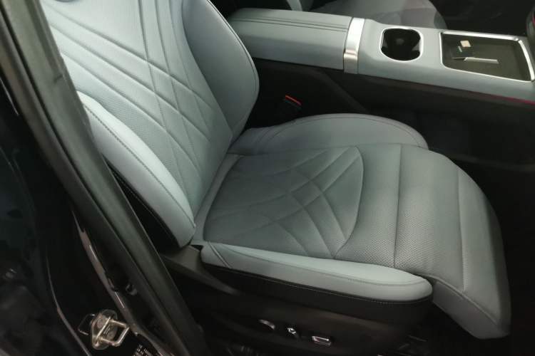 Used Chery New Energy eQ7 2023 512 km Max Right Front Seat