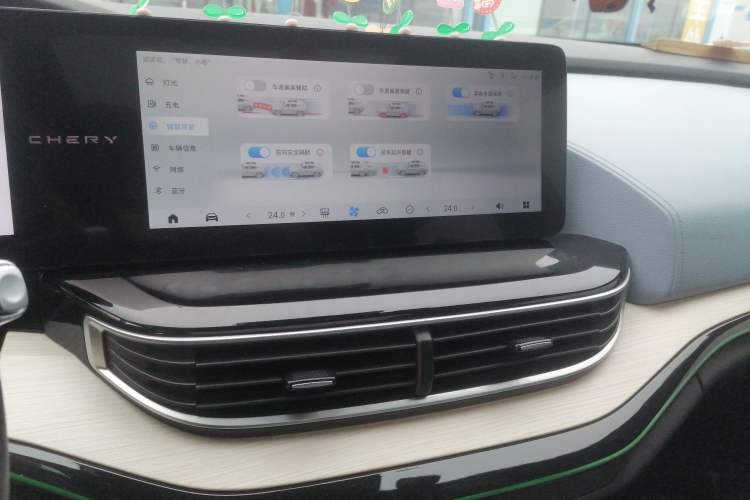 Used Chery New Energy eQ7 2023 512 km Max Audio And AC Panel