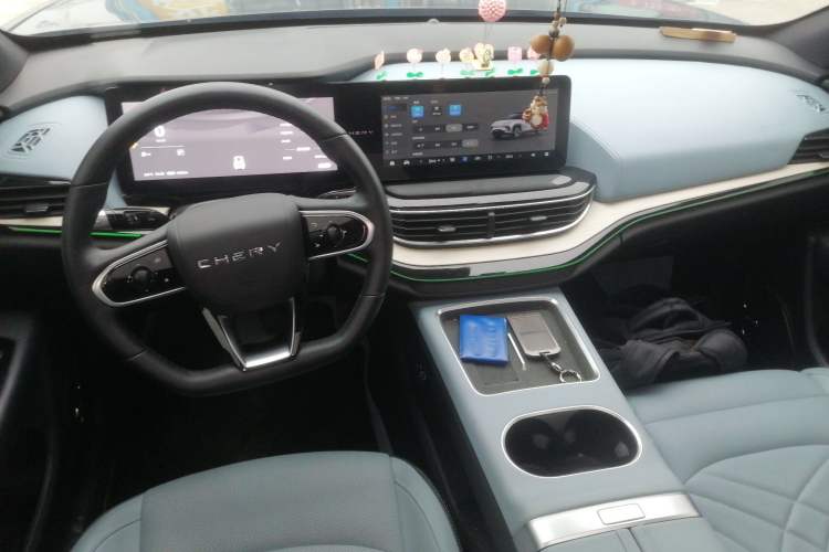 Used Chery New Energy eQ7 2023 512 km Max Center Console