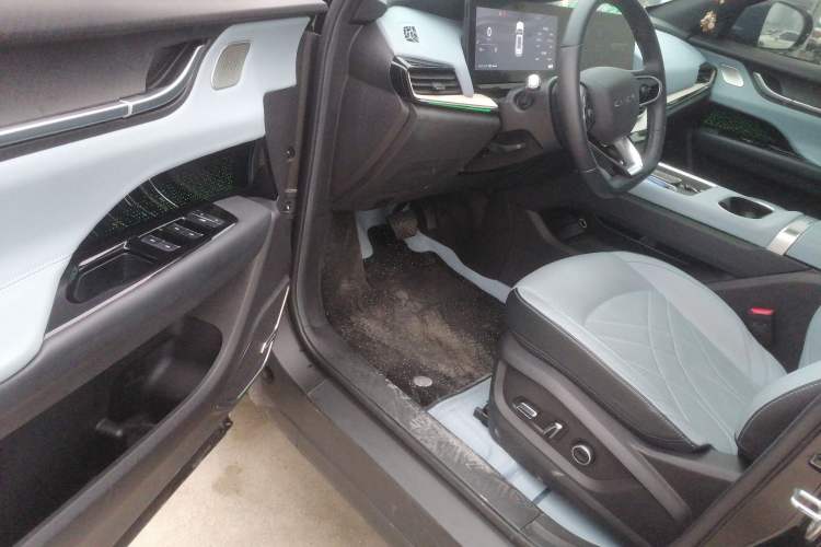 Used Chery New Energy eQ7 2023 512 km Max Driver Seat