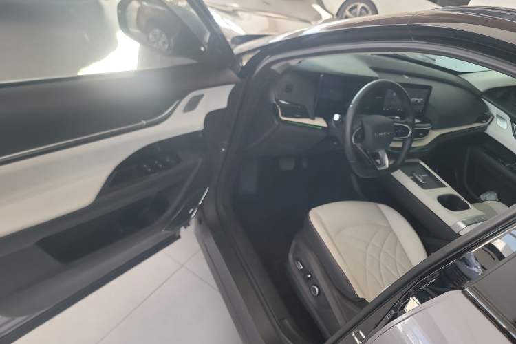 Used Chery New Energy eQ7 2023 512 km Max Driver Seat