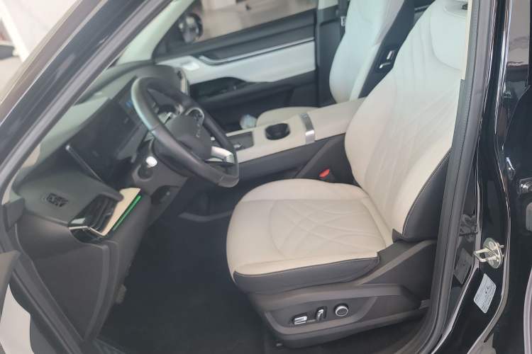 Used Chery New Energy eQ7 2023 512 km Max Left Front Seat