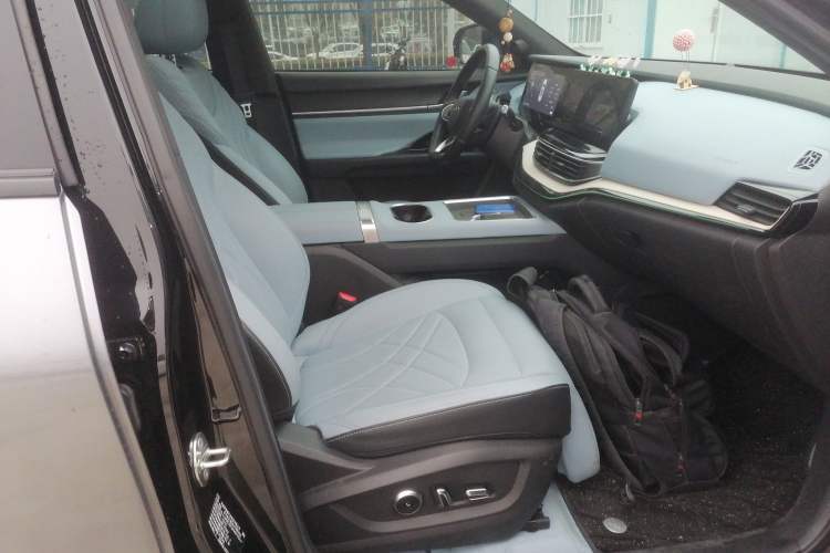 Used Chery New Energy eQ7 2023 512 km Max Right Front Seat