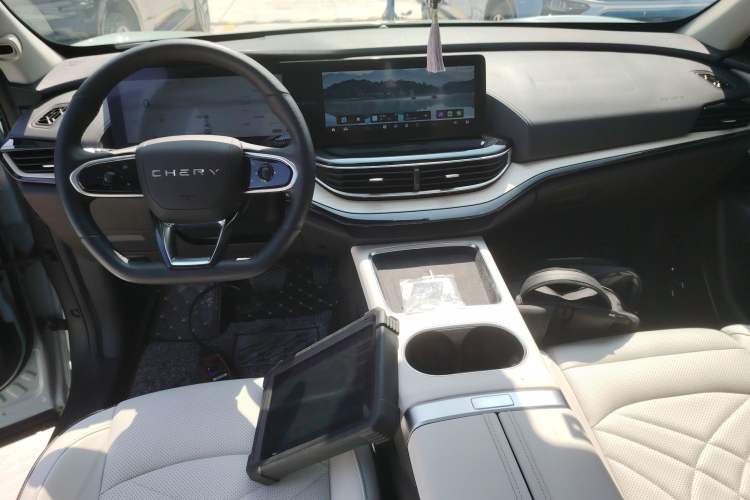 Used Chery New Energy eQ7 2023 512 km Max Center Console