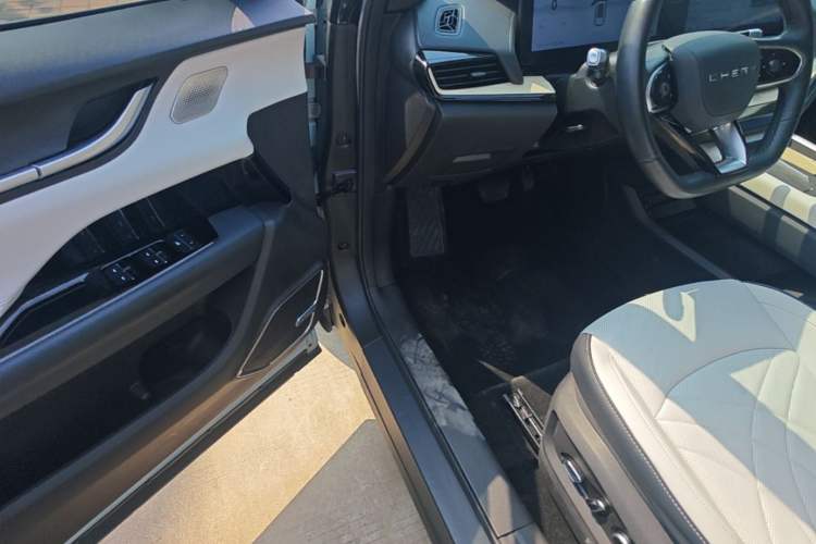 Used Chery New Energy eQ7 2023 512km Pro Driver Seat