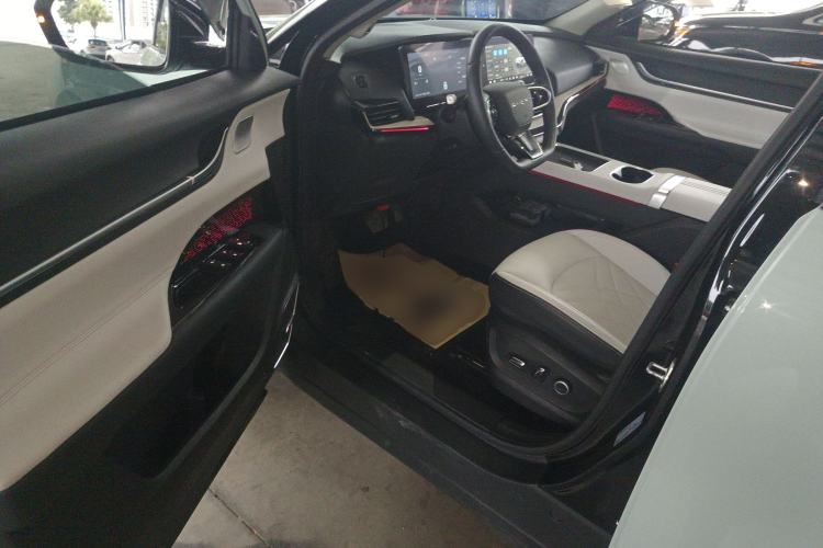 Used Chery New Energy eQ7 2023 512 km Max Interior 3