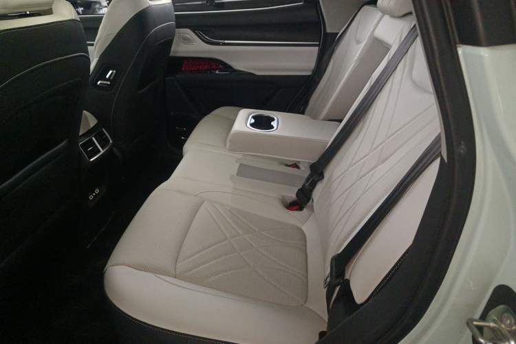 Used Chery New Energy eQ7 2023 512 km Max Interior 4