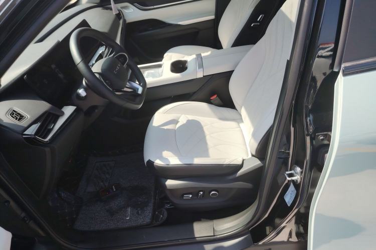 Used Chery New Energy eQ7 2023 512 km Max Left Front Seat