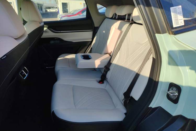 Used Chery New Energy eQ7 2023 512 km Max Left Rear Seat
