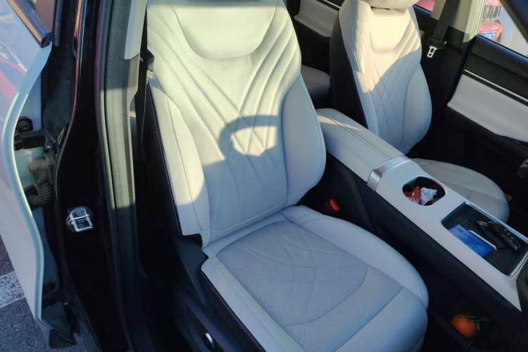 Used Chery New Energy eQ7 2023 512 km Max Right Front Seat