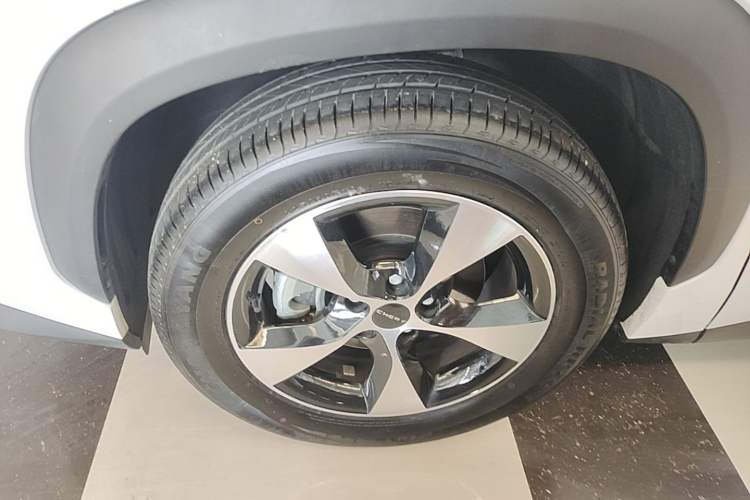 Used Chery New Energy eQ7 2024 512 km Leisure Edition Left Front Wheel Hub