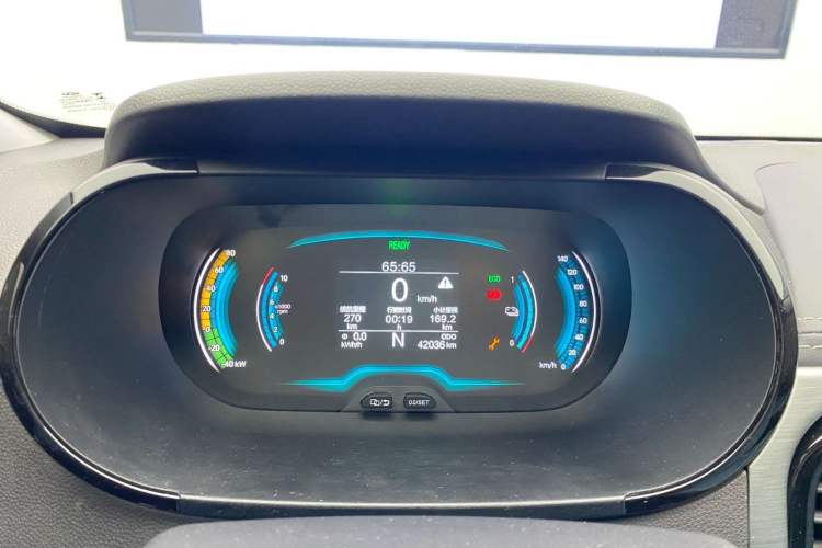 Used Chery New Energy Little Ant 2022 Sweet Pink Edition Low-Sugar Version Lithium Iron Phosphate 30 kW 301 km Odometer Close Up