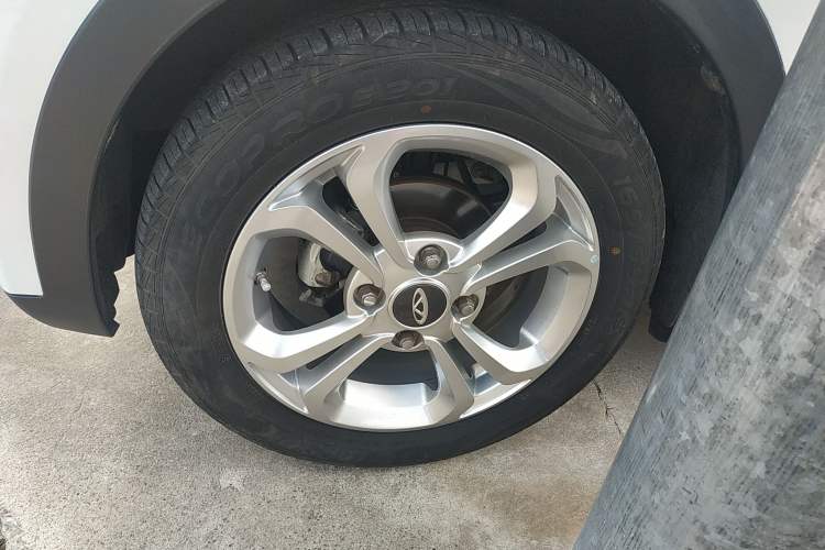 Used Chery New Energy Little Ant 2018 400 4-Seater Smart Edition Left Front Wheel Hub
