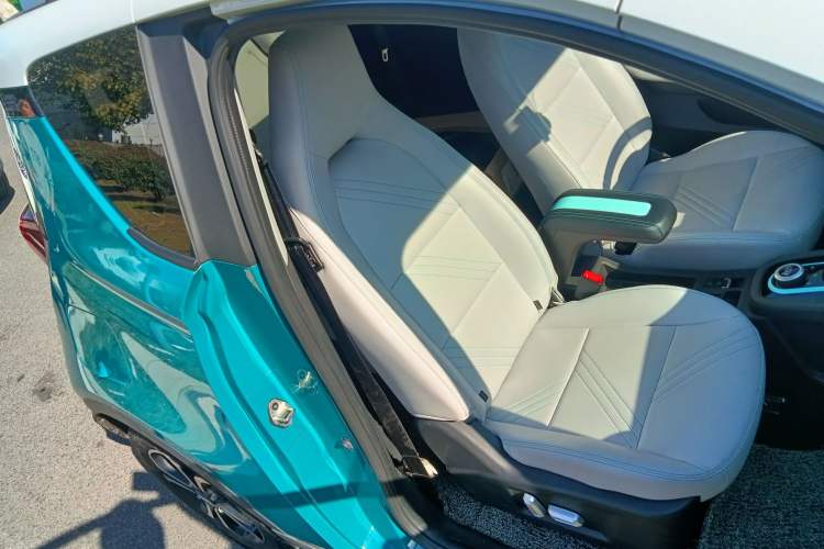 Used Chery New Energy Little Ant 2021 200 000 Yuan "Ant Fan" Edition Energized Version NMC Lithium Battery 301 km Right Front Seat