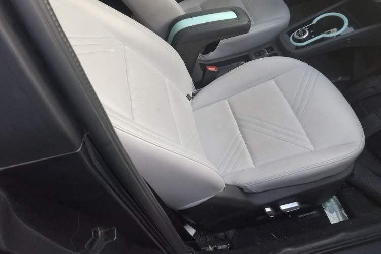 Used Chery New Energy Little Ant 2021 Revised Version 150 000 Yuan Ant Fan Edition New Ant Cool Edition Lithium Iron Phosphate Right Front Seat