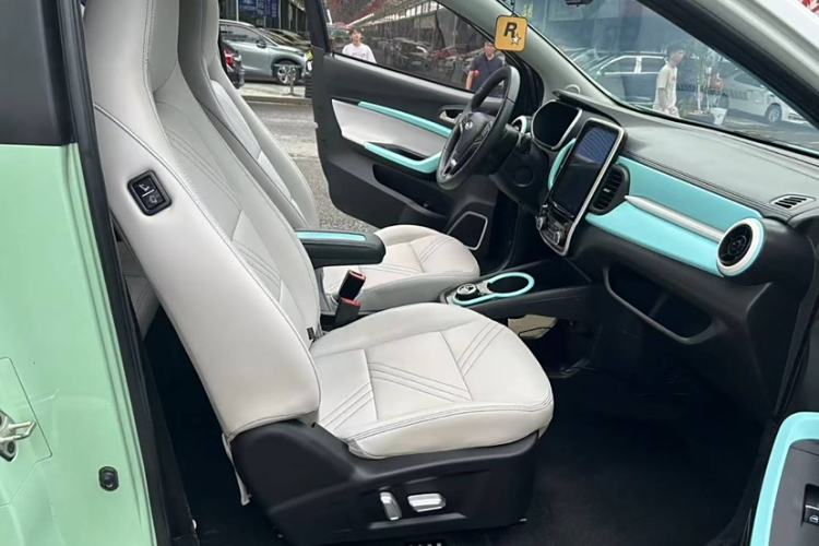 Used Chery New Energy Little Ant 2021 200 000-Yuan Ant Fan Edition Talent Version Lithium Iron Phosphate 301 km Interior 3