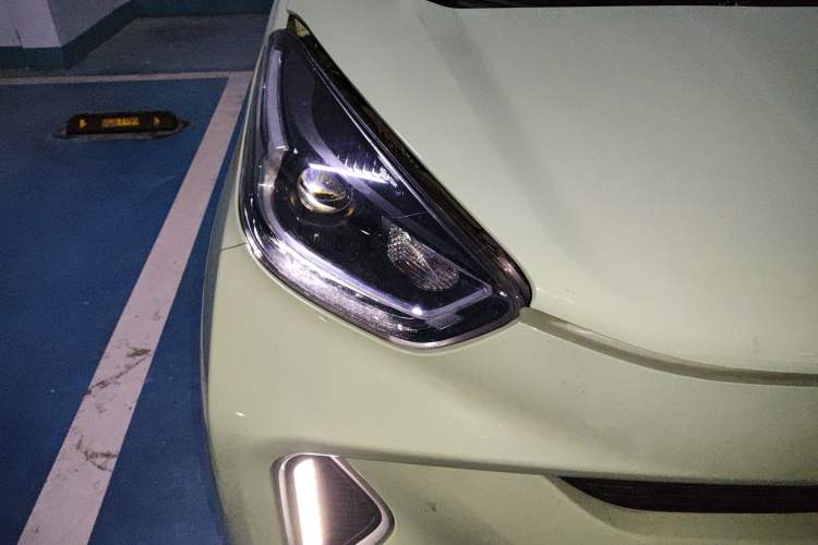 Used Chery New Energy Little Ant 2021 200 000-Yuan Ant Fan Edition Oxygen Version Lithium Iron Phosphate 301 km Right Front Headlight