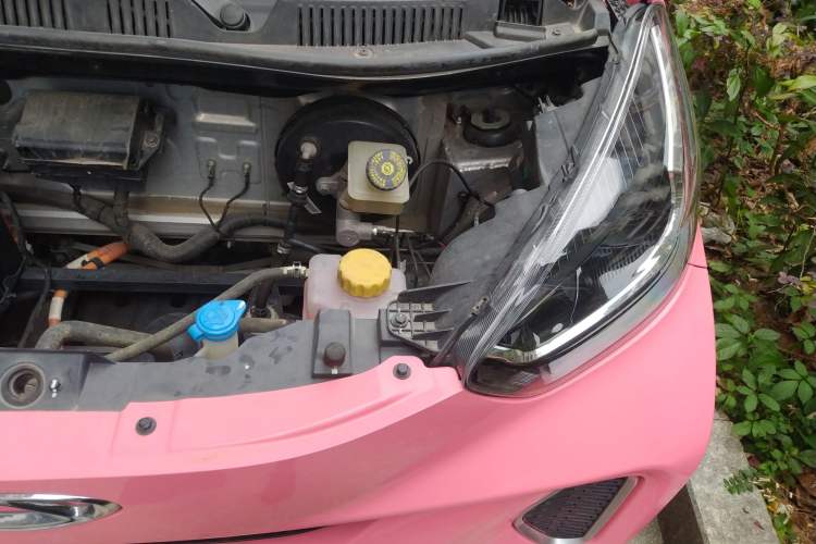 Used Chery New Energy Little Ant 2021 200 000-Yuan Ant Fan Edition Talent Version NMC Battery 408 km续航 Engine Bay Left