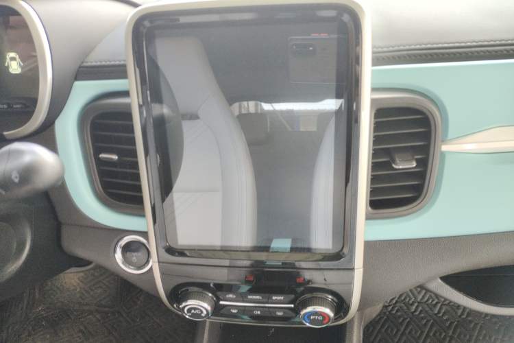 Used Chery New Energy Little Ant 2021 150 000 Yuan "Ant Fan" Edition New Ant Cool Version Lithium-Ion Battery Audio And AC Panel