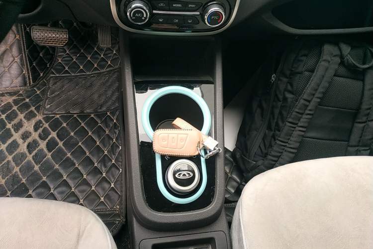 Used Chery New Energy Little Ant 2021 150 000 Yuan Ant Fan Edition Ant Trend Version Lithium-Ion Battery Gear Lever