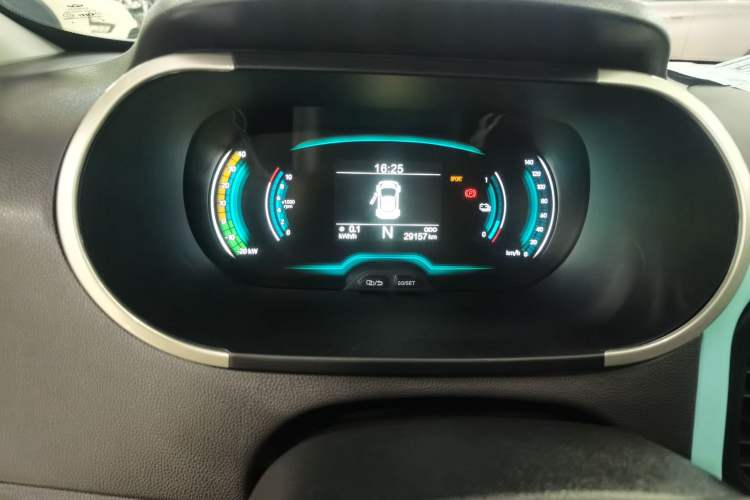 Used Chery New Energy Little Ant 2021 200 000-Yuan Ant Fan Edition Talent Version Lithium Iron Phosphate 301 km Odometer Close Up