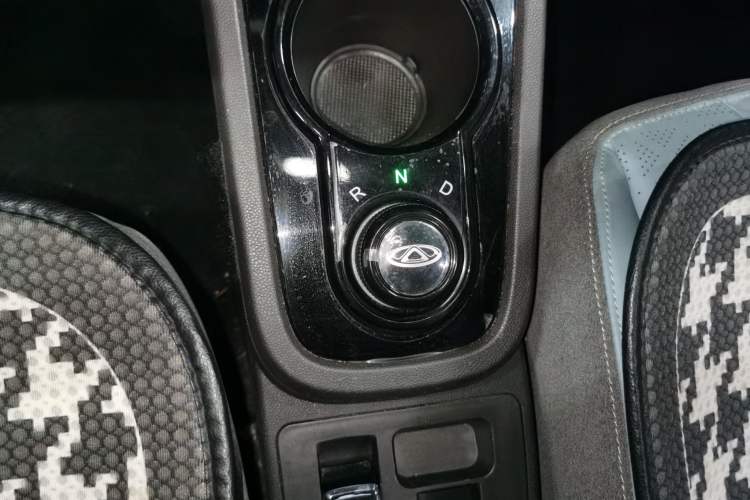 Used Chery New Energy Little Ant 2022 Restyled Version Sweet Pink Edition Half-Sugar Version 30.6 kWh 30 kW 301 km Gear Lever